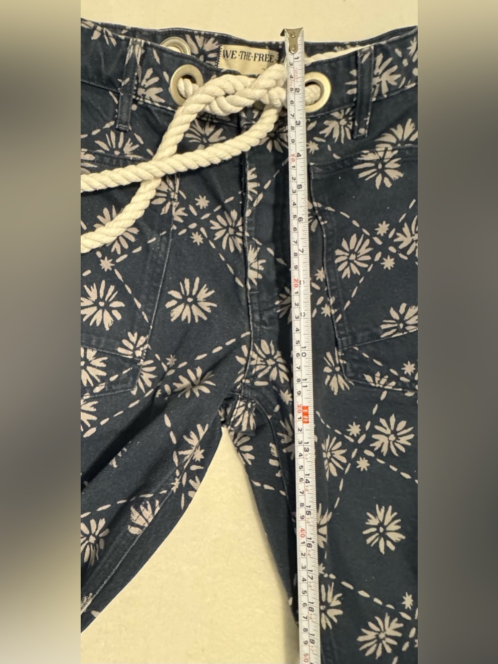 NEW Free People Moxie Low-Slung Barrel Jeans Wallpaper Geo Floral Print Size 25 - Picture 9 of 9